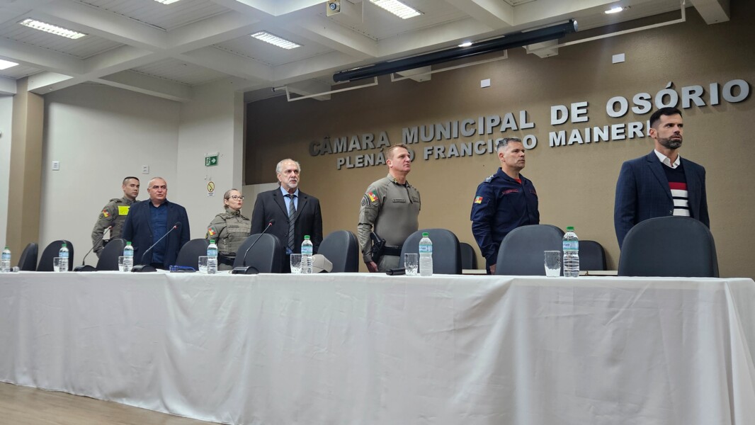 7- Autoridades e presidente.jpg