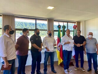 vereadores-acompanham-anuncio-de-destinacao-de-recursos-de-emenda-parlamentar-ao-municipio
