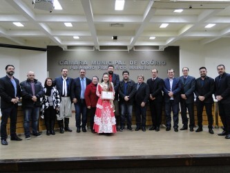 primeira-prenda-juvenil-do-estado-recebe-homenagem-na-camara
