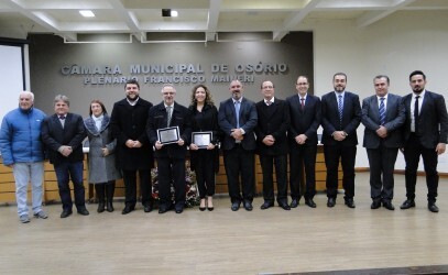 em-sessao-solene-o-legislativo-osoriense-homenageou-a-primeira-dama-soraia-abrahao