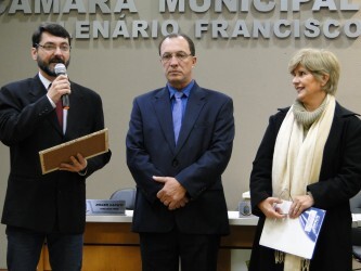 sinpro-rs-comemora-80-anos-e-recebe-votos-de-congratulacoes-na-camara