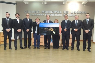 camara-recebe-quadro-da-enerfim-do-brasil-comemorativo-aos-160-anos-do-municipio-de-osorio