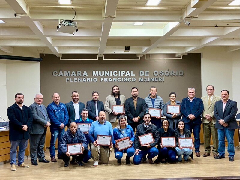 prestadores-de-servicos-voluntarios-na-vila-olimpica-foram-homenageados-pelo-legislativo-osoriense
