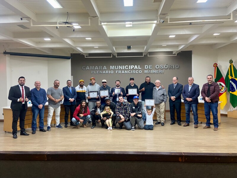legislativo-homenageou-selogravadora-e-integrantes-da-banda-de-rap-vz-a-banca