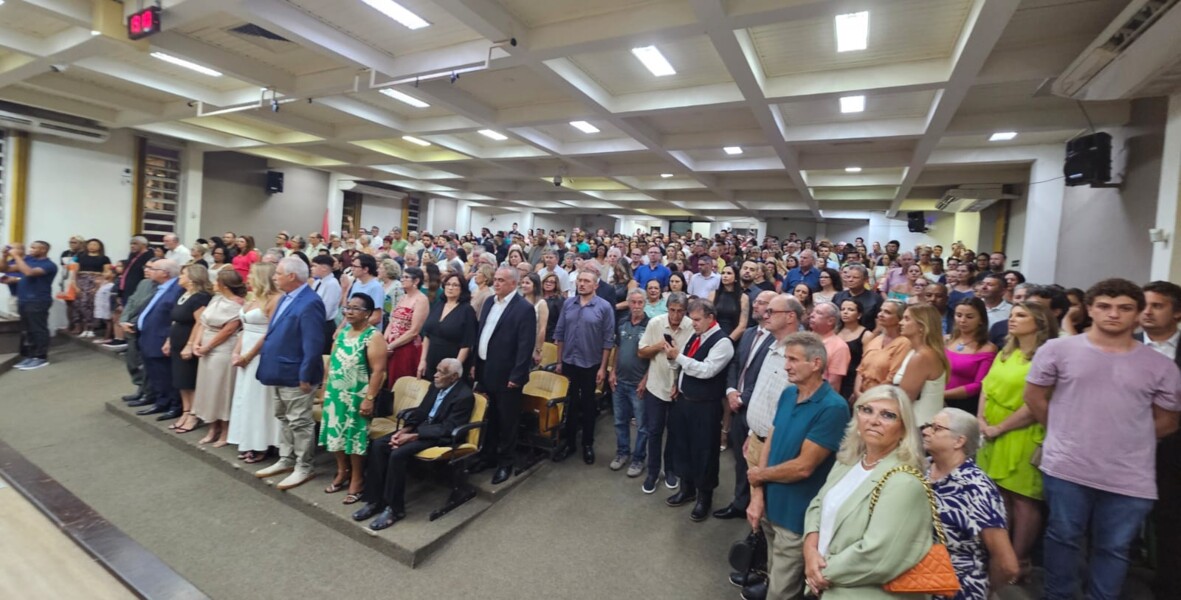 Público presente na solenidade.jpg
