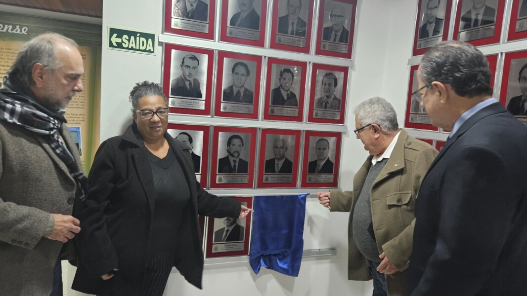 Descerramento da foto.jpg
