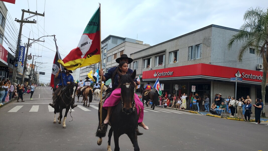 desfile-farroupilha-e-prestigiado-por-representantes-da-camara-de-vereadores