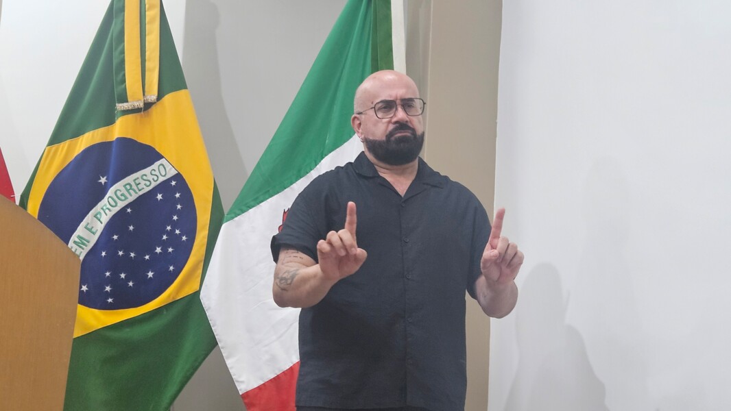 Intérprete e tradutor de Libras, prof. João.jpg